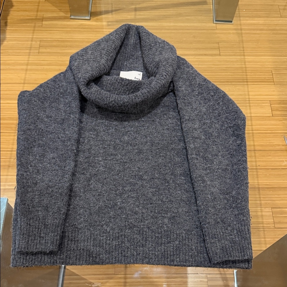 Wilfred Free Gray Turtle Neck